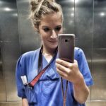Franziska Böhler Instagram - Als Awareness bezeichnet man in der Anästhesiologie eine unerwünschte Wachheit des Patienten während einer Allgemeinanästhesie (Vollnarkose) Mögliche Ursachen: ✨Die anhaltende Wirksamkeit des Muskelrelaxans bei Abklingen des Hypnotikums. Der Patient ist bei Bewusstsein, kann sich aber nicht bewegen, nicht sprechen, nicht schlucken, nicht husten und nicht seine Augen öffnen. Durch den Muskelrelaxantienüberhang kann es zu Apnoe und ausgeprägten Stressreaktionen des Patienten kommen, die eine Awareness bedingen. ✨Allgemein zu flache Narkose auch ohne die vorherige Gabe von Muskelrelaxantien: Bei manchen Risikopatienten darf der Bedarf an Schlaf- und Schmerzmitteln nicht zu stark sein. ✨Substanzmissbrauch/ -abhängigkeit ✨genetische Faktoren (z. B. Melanocortin-1-Rezeptor-Mutationen) ✨chronische Schmerzanamnese und Opioidtherapie Wenn keine besonderen Risiken vorliegen, kommen Wachphänomene mit einer Häufigkeit von ein bis zwei Fällen pro 1 000 Narkosen vor (0,1 bis 0,2 %) und sind damit ein gelegentlich auftretendes kritisches Ereignis. (Zahlen lt. Ärzteblatt) Letztendlich komme es vor allem auf die Erfahrung und Aufmerksamkeit des Anästhesisten an. Sprecht einfach offen über eure Ängste ✨ (Ich hab’s übrigens noch nie erlebt) ✨ #gesundheit #intensiv #krankenpflege #symptome#mfa #facharzt #gesund #arzt#sport #motivation #health #krankenhaus #care #reha #klinik #training #pflege #anästhesiepflege #nurse #anästhesie #medizin #gesundheitssystem #icu #narkose #physiotherapie #pflegenotstand #liebe #op #mfa #awareness