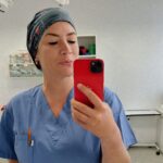Franziska Böhler Instagram - Auf einen Katastrophenfall vorbereitet zu sein ist ne gute Sache. So zu tun, als könnten wir derzeit auch nur ansatzweise eine Grippewelle managen eher nicht - und genau das impliziert diese eigentlich vernünftige Ankündigung. Krankenhäuser und Pflegeheime rennen nach und nach in die Insolvenz und durch die Strukturbereinigung gibt es in naher Zukunft keine Einrichtungen um einen Massenanfall von Verletzten zu bewältigen. Spoiler: Wir sind rein personell noch nicht mal fürs Tagesgeschäft GESCHWEIGE DENN auf das was da noch auf uns zukommt vorbereitet… (das waren diese Hunderttausende an fehlenden Fachkräften) Diese Schaumschlägerei beleidigt den gesunden Menschenverstand derjenigen, die in den letzten Jahren nicht in einem Erdloch gelebt haben oder zumindest mal krank gewesen sind. „Im Krisenfall muss jeder Arzt, jedes Krankenhaus, jedes Gesundheitsamt wissen, was zu tun ist. (...) Wir brauchen klare Zuständigkeiten - etwa für die Verteilung einer hohen Zahl an Verletzten auf die Kliniken in Deutschland“ ✨ Wir können die vielen Verletzten übrigens auch ambulant nicht versorgen, der Sektor wird derzeit nämlich auch zu Grunde gerichtet. Ich lache lauter als ich sollte.. weil heulen nicht mehr hilft. Klatschen übrigens auch nicht …vielleicht ist Kiffen ne Option 🌱 #pflege #icu #altenpflege #gesundheit #krankenpflege #pflegefachkraft #pflegenotstand #gesundheitssystem #krankenschwester #medizin #pflegedienst #nurse #klinik #pflegekraft #pflegeberuf #krankenhaus #intensiv #gesundheit #betreuung #ambulantepflege #pädiatrie #pflegeheim #anästhesie #healthcare #intensivpflege
