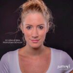 Franziska Böhler Instagram - BETTER TOGETHER. „Einsamkeit ist für mich das Gefühl nicht liebenswert zu sein. Warum sonst würde manchmal so viel Schlechtes und Böses auf mich einprasseln? Ich weiß, dass es nicht meine Schuld ist, aber meine Einsamkeit besteht darin, dass ich immer versuche herauszufinden, was ich falsch gemacht habe. Das verstehen die Menschen um mich herum nicht… Ich habe Probleme zu vertrauen… Wenn du dich öffnest, kannst du verletzt werden. Also vermeide ich es meistens. So verliert man die Leichtigkeit… Und fühlt sich allein.“ 𝘍𝘳𝘢𝘯𝘻𝘪𝘴𝘬𝘢 𝘉ö𝘩𝘭𝘦𝘳 Franziska Böhler | @thefabulousfranzi betreibt Öffentlichkeitsarbeit zur Pflege, zum Gesundheitssystem und zu gesellschaftskritische Themen, und ist mehrfach ausgezeichnete Buchautorin. Selbst betroffen, engagiert sie sich außerdem seit der Corona Pandemie ehrenamtlich für die Organisation „Health4future“, damit Long Covid Betroffene endlich ernst genommen und akzeptiert werden. Sie kommuniziert offen, welchen Einfluss die Schattenseiten Ihrer Arbeit auf ihre mentale Gesundheit haben und macht damit vielen Menschen Mut zu mehr Authentizität und Offenheit. In erster Linie ist Franziska Böhler aber ein zauberschöner Mensch, der sein Herz auf dem richtigen Fleck trägt und es bedeutet uns wahnsinnig viel, dass sie von Beginn an unsere Schirmherrin ist. 𝗷𝘂𝗺𝗶𝘄𝗶 - 𝗯𝗲𝘁𝘁𝗲𝗿 𝘁𝗼𝗴𝗲𝘁𝗵𝗲𝗿 #einsamkeit #bettertogether #franziskaböhler #chrisgust #strongertogether #jumiwi#gemeinsamstatteinsam #wegeausdereinsamkeit #mentalhealth #mentalegesundheit #health #hochsensibilität #hsp #app