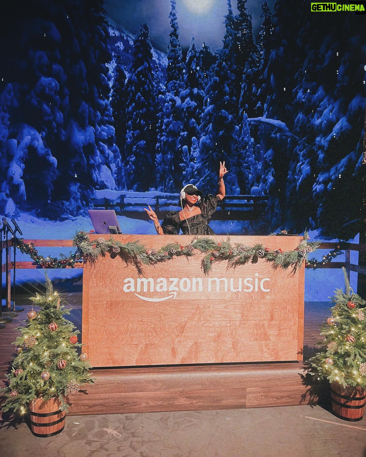 Freddie Ransome Instagram - I DJed #amazonwinterwonderland last night and had the best time setting the vibes in celebration of the holidays, #primevideo original content, and giving back❤️