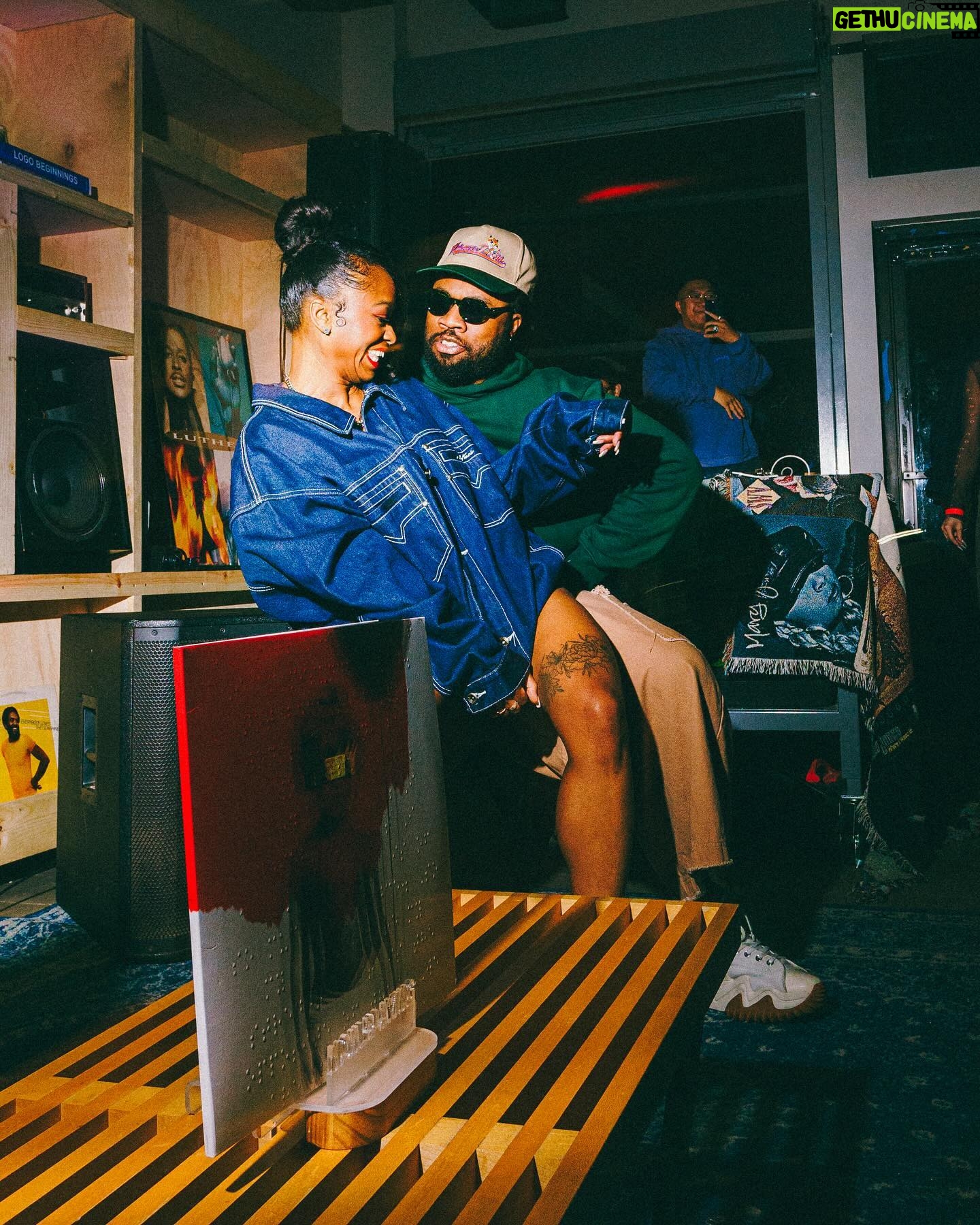 Freddie Ransome Instagram - “Would you be interested in hosting the next Vinyl & Vino for ANTI?” I didn’t have to think about this at all. My immediate answer was a frightful yes. My only hesitency was “Do I even still know how to do this? lol” The last 2 years, I’ve moved away from hosting and focused more on music and DJing. One of the main reasons being that I had stopped getting hosting opportunities, so I was like “Ok then, what’s next?” I’d be lying if I said hosting night 1 and night 2 of Vinyl & Vino: ANTI didn’t bring that passion and fire back for the craft of hosting and interacting with live audiences. Thank you, @slowjamz.co for believing in me enough to blindly give me this opportunity and for being so welcoming and encouraging. Thank you @upendo.moore for being the ying to my yang up on stage! Best co-host! Let’s run it back sometime! Thank you @badgalriri for existing. lol 📸: @bymaximilianophoto