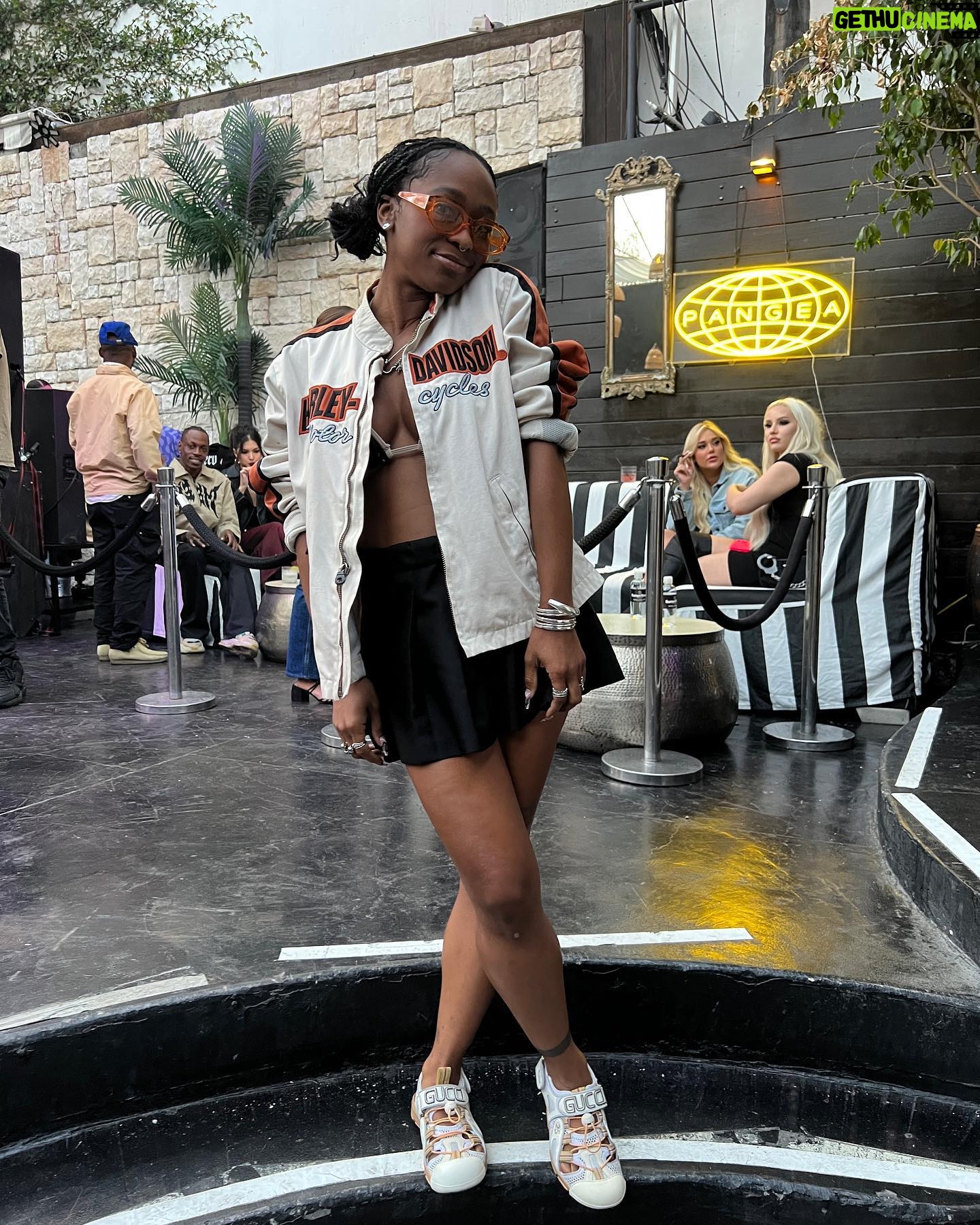 Freddie Ransome - 7.7K Likes - ππ¨
these lil gucci hiking sandals are my favoriteeeee
bra top: @frankiecollective
skrrt: @losangelesapparel
jacket: @depop
sandals: @gucci
chain: @gossamerjewels
style collab w| @thegoldlist.co