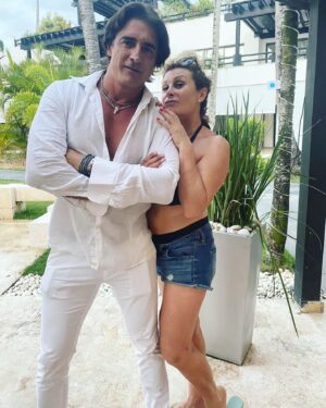 Frédérique Brugiroux Instagram - • J’ai trouvé mon millionnaire ! Gros bisous mon @gregbasso 😘🌴♡ 𝑳𝑶𝑽𝑬 🌺🦋💖