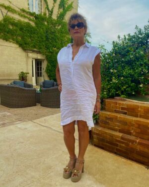 Frédérique Brugiroux Instagram - • 𝓑𝓸𝓷 𝓭𝓲𝓶𝓪𝓷𝓬𝓱𝓮 𝓪̀ 𝓽𝓸𝓾𝓼 🦋💕

@itsleana____ tu peux me dire si j’ai mis une culotte sur ma troisième ? 🤭👙💅🏻