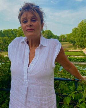 Frédérique Brugiroux Instagram - • 𝓑𝓸𝓷 𝓭𝓲𝓶𝓪𝓷𝓬𝓱𝓮 𝓪̀ 𝓽𝓸𝓾𝓼 🦋💕

@itsleana____ tu peux me dire si j’ai mis une culotte sur ma troisième ? 🤭👙💅🏻