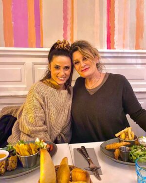 Frédérique Brugiroux Instagram - • 8 ANS APRÈS ! 𝑳𝒆𝒔 𝒓𝒆𝒕𝒓𝒐𝒖𝒗𝒂𝒊𝒍𝒍𝒆𝒔 💕 Ma @capucineanavoff 🦋♡ #lesangesdelatéléréalité5