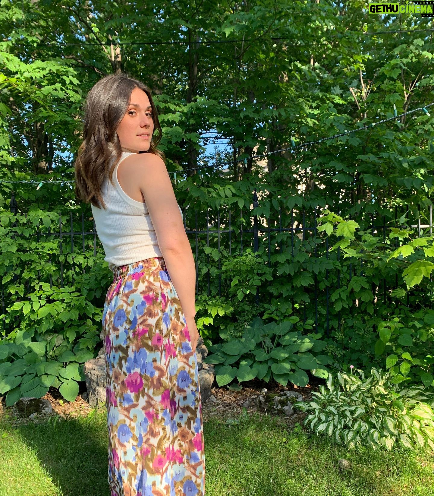 Frédérique Dufort - 3 Likes - Température de jupe fleurie et camisole, oui merci !! ☀️🌸
Pssst : plein de belles nouveautés @womance à venir le 17 mai prochain !
#Partenariat #Womance #EnfinLété #ÀTousCeuxQuiMeDirontQuilFeraPlusFroidDansLesProchainsJoursJeDiraiNON 😂✌🏻