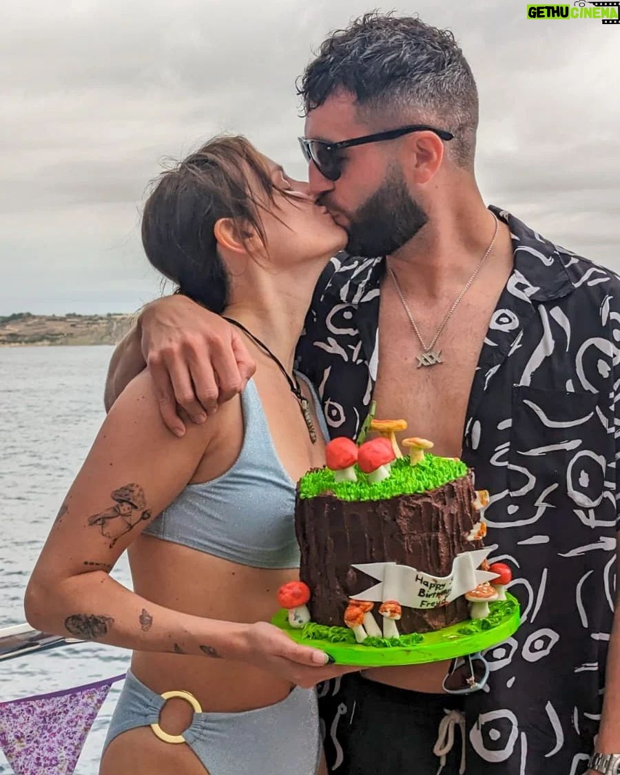 Freya Nightingale - 134.3K Likes - Without going into too much detail, Josh spoiled me to DEATH this year (and always tbh) i'm the luckiest woman and have never been happier 💙💚
