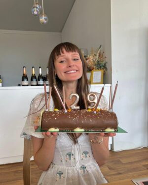 Freya Nightingale Instagram - Yesterday I turned 29 and it was one of the best days ever. 

Thank you @gusbourne_wine for a lovely visit - such a beautiful vineyard and the staff were amazing 🥹🍇
