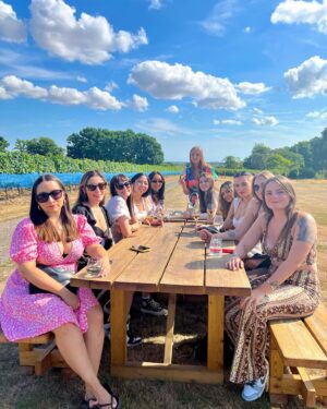 Freya Nightingale Instagram - Yesterday I turned 29 and it was one of the best days ever. 

Thank you @gusbourne_wine for a lovely visit - such a beautiful vineyard and the staff were amazing 🥹🍇