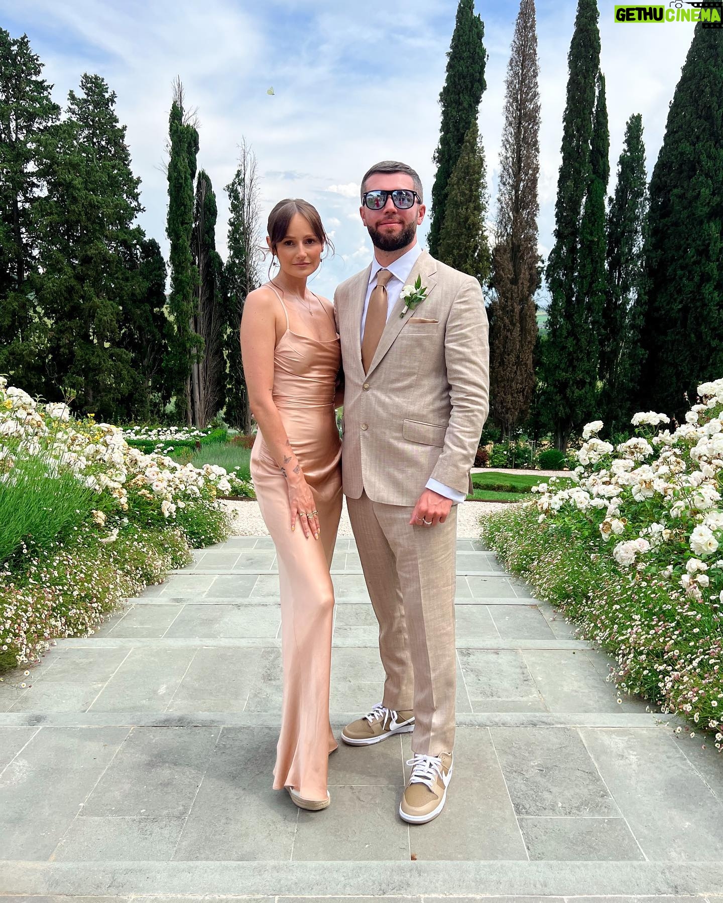 Freya Nightingale - 755.2K Likes - Bridesmaid & Groomsmen 💚💙