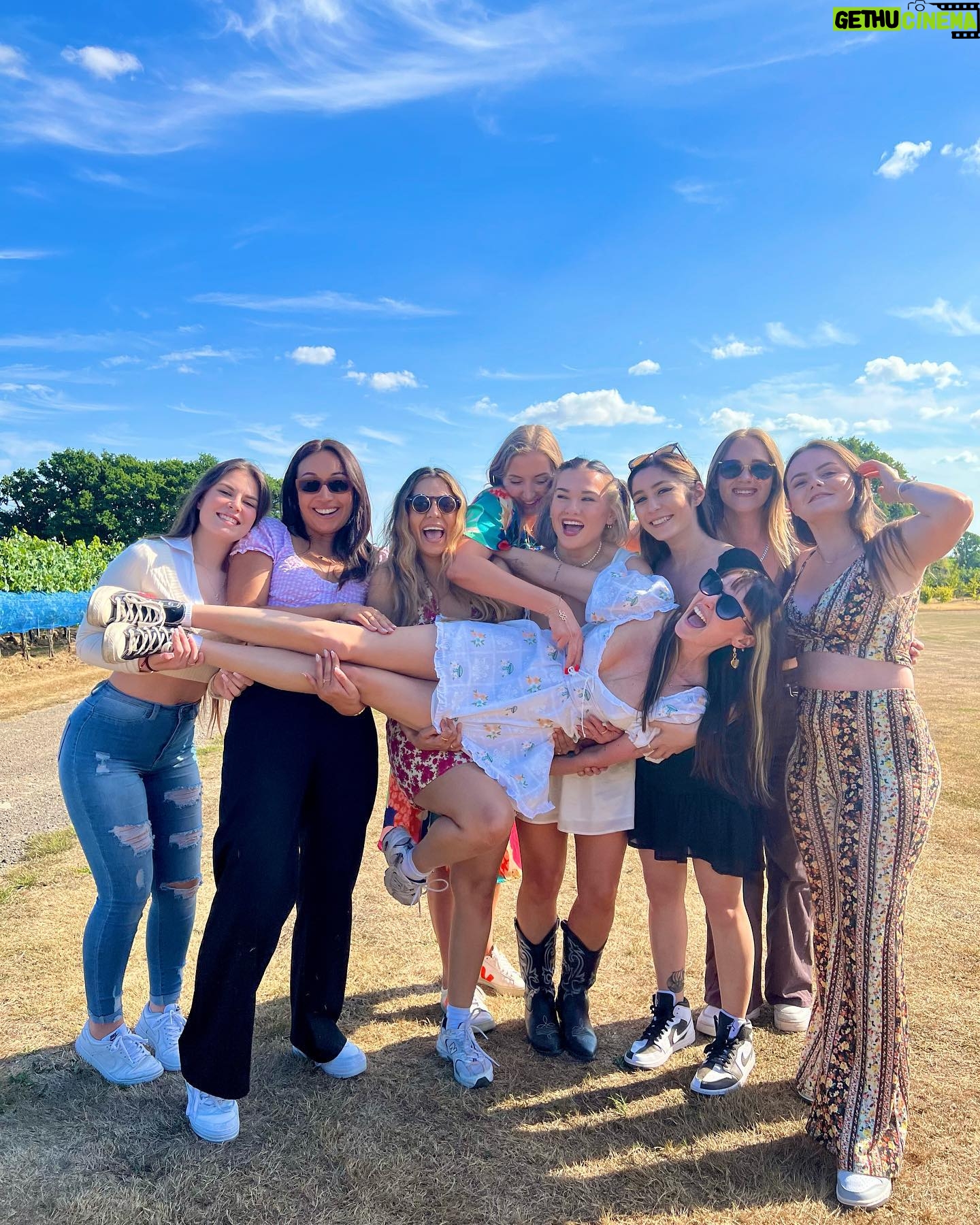 Freya Nightingale - 129.8K Likes - Yesterday I turned 29 and it was one of the best days ever.
Thank you @gusbourne_wine for a lovely visit - such a beautiful vineyard and the staff were amazing 🥹🍇