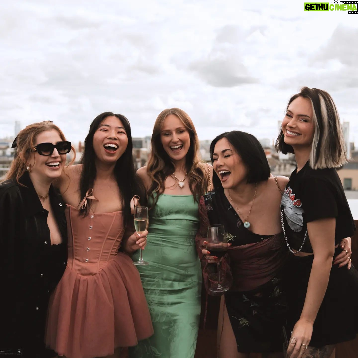 Freya Nightingale - 149.3K Likes - Bitch I'm 30!!! These photos do not summarise the amazing night I had with my favourite people. I seriously have the best friends and the best boyfriend ever EVER 💙💚