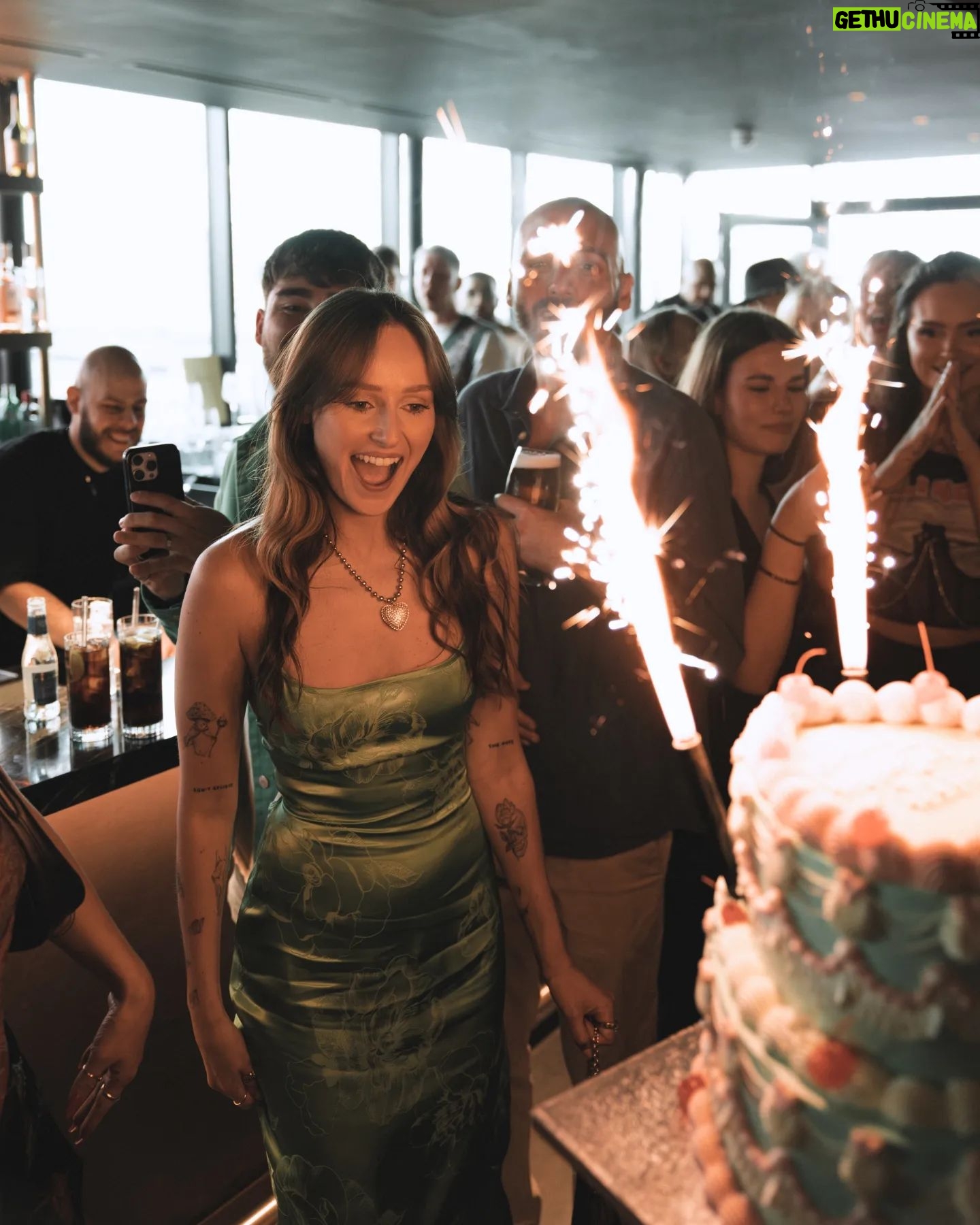 Freya Nightingale - 111.1K Likes - I'm still so high from my birthday party 🥹 i have the best family and friends. Let's just keep reliving it through pictures! 💙💚
My dress is from @ratandboa and my makeup was done by the lovely @rachelbainbridgemakeup