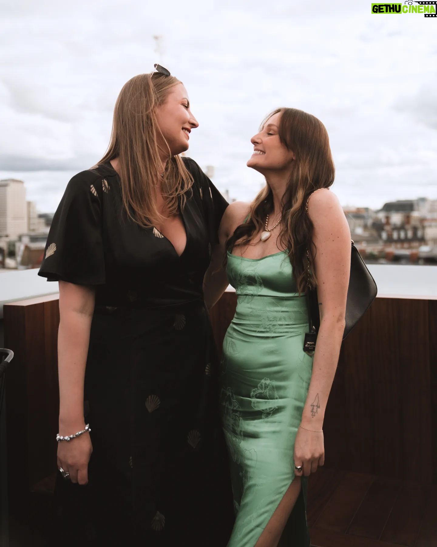 Freya Nightingale - 111.1K Likes - I'm still so high from my birthday party 🥹 i have the best family and friends. Let's just keep reliving it through pictures! 💙💚
My dress is from @ratandboa and my makeup was done by the lovely @rachelbainbridgemakeup