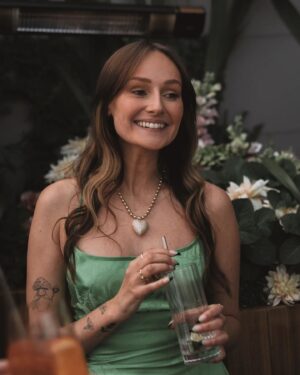 Freya Nightingale Instagram - I'm still so high from my birthday party 🥹  i have the best family and friends. Let's just keep reliving it through pictures! 💙💚 

My dress is from @ratandboa and my makeup was done by the lovely @rachelbainbridgemakeup