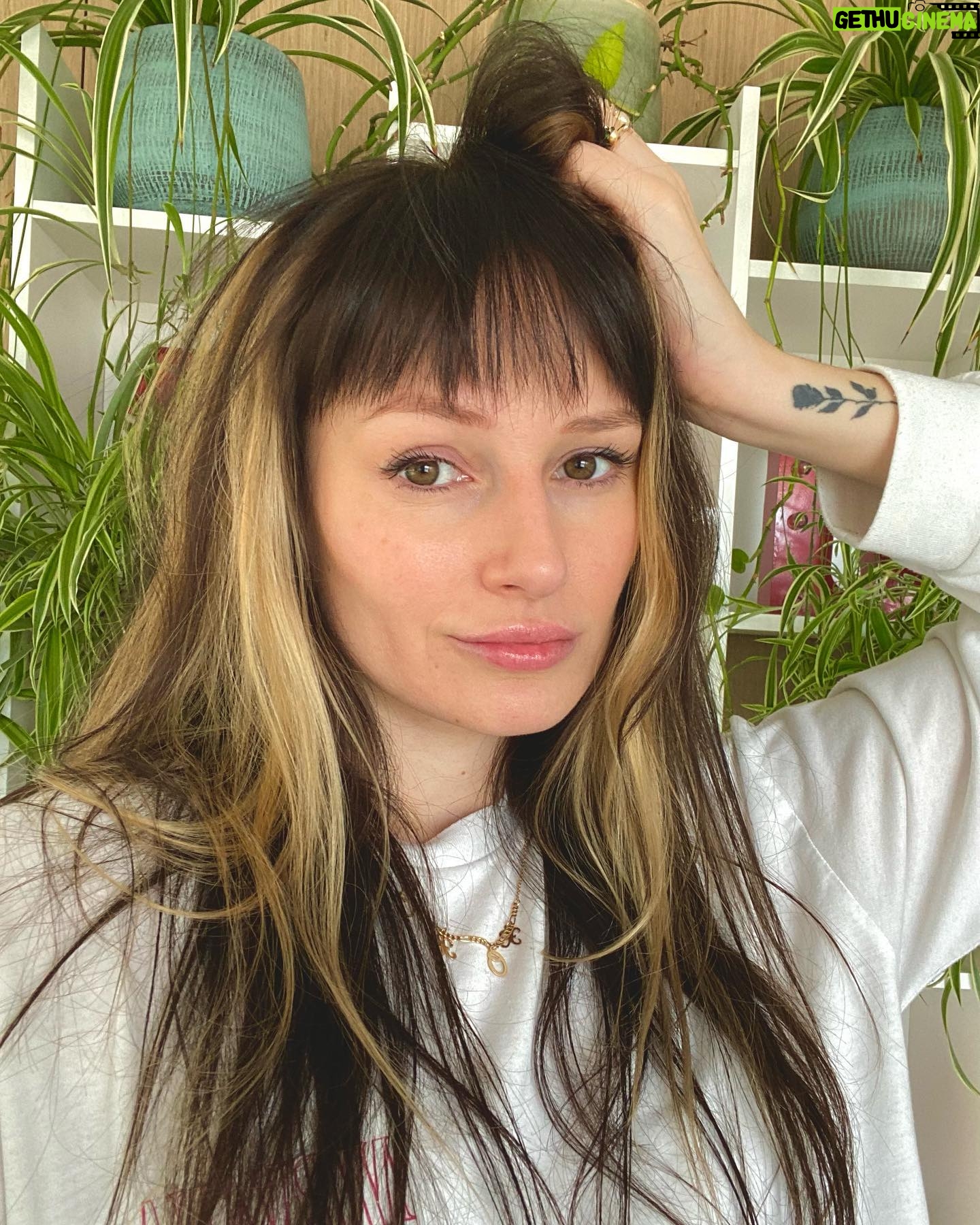 Freya Nightingale Instagram - I haven’t posted in so long. Hey 👋