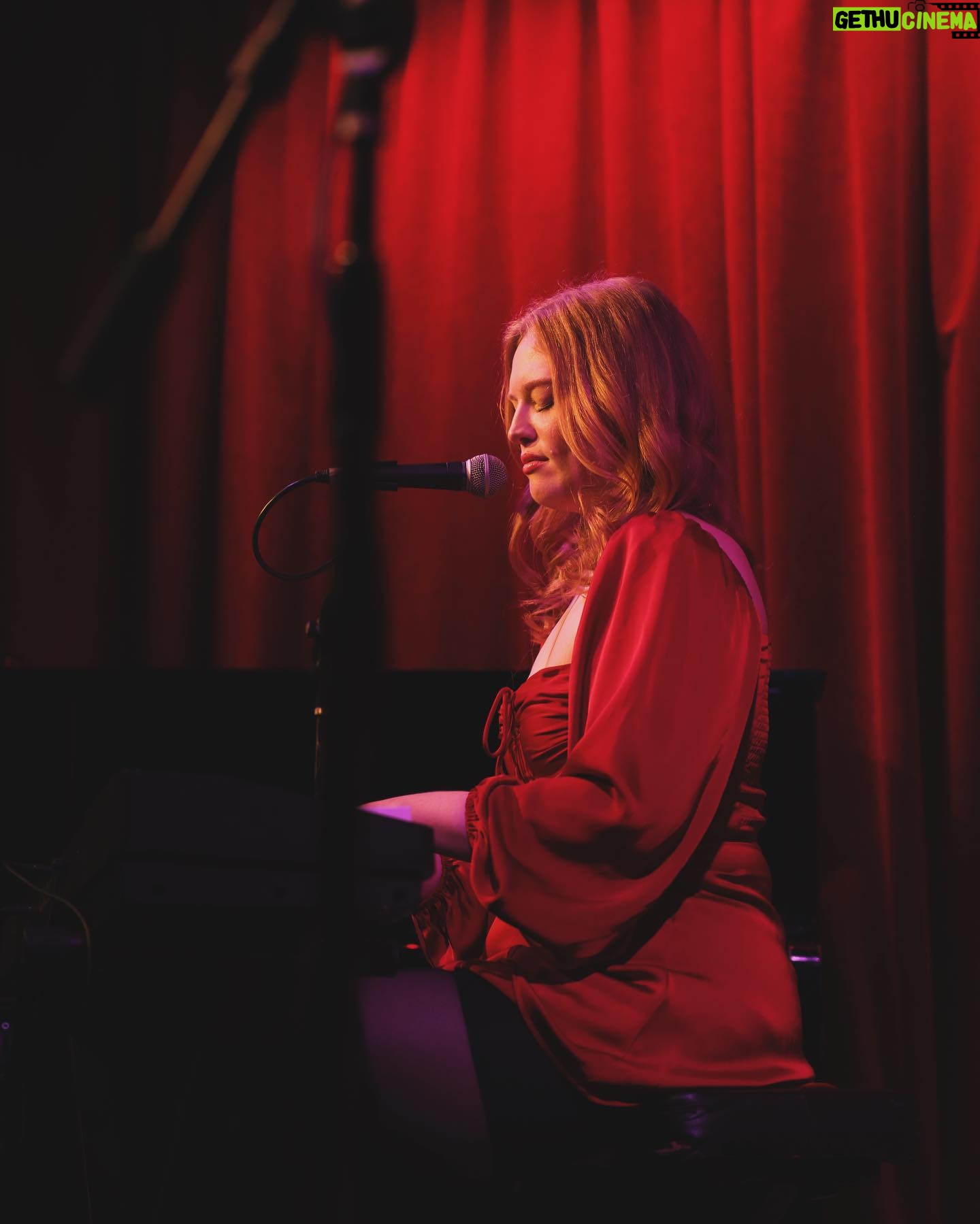 Freya Ridings Instagram - LA friends that was so beautiful ✨🌴Thank you so much to everyone who came to my May show at @hotelcafe III what a magical evening 🪄 ☕️ ❤️ !!! And a big thank you to my amazing support acts @ewanjphilips and @maemae who were incredible !!! Photo @asherhansow