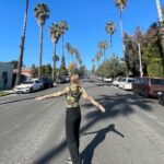 Freya Ridings Instagram – Our first 10 days in L.A ☀️🇺🇸

1. Walking home through Santa Monica at sunset after an amazing day in the studio 🌴

2. Working with the incredible @ricknowels just sat at the piano like the good old days 🎶 

3. Resonated with this song4u license Plate 🚙 

4. Sunshine and palm tree’s… surreal in January ☀️

5. Matcha and vanilla almond milk in the car (thanks for all the great recommendations) I’m a green tea girl always 🍵 

6. Happy Bunny 🐰 

7. @goopkitchen Chinese chicken salad 🥗 10/10 

8. Shades 😎 and 50 Spf

9. Amazing late night street tacos 🌮 @aztecatacos 

10. Found my beloved @teapigs 🫖 in L.A (Guess i didn’t have to pack one whole suitcase of Mao Feng green tea just i case they didn’t have them here!!)