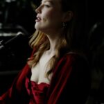 Freya Ridings Instagram - Here’s another surprise treat for you all, as part of my weekly series of unreleased live songs from the studio in L.A. ❤️ ‘Mother Of Pearl’ is a song that is incredibly close to my heart and written about someone i choose not to name but she was a force of nature and a alternative reality where I got to cherish, know and miss her better than I get too 🐚🤍 I can’t wait to share this with you all!!! Credits: Videographer / Editor: @andrewrose Styling: @maisonpriveepr_la Studio: @olympic.la