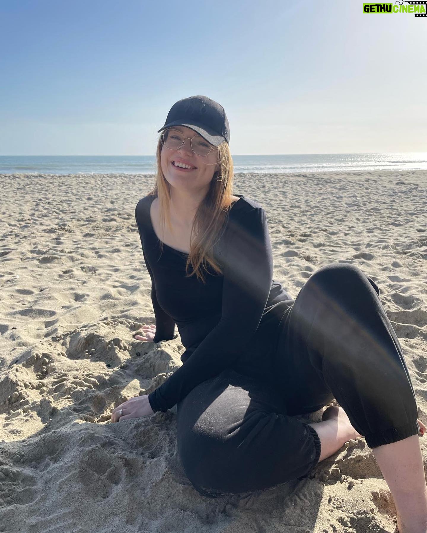 Freya Ridings Instagram - Such a beautiful weekend in Mexico 🇲🇽🌴 Writing new songs with the amazing @tobygadmusic ✍️ 🎶