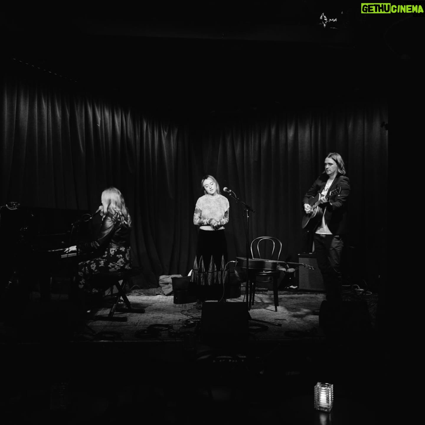 Freya Ridings Instagram - WOW. I am lost for words. Wednesday at @thehotelcafe was truly magical 💫 Thank you so SO much to everyone that bought a ticket and came along 🎶 I had so much fun performing for you all and I can’t wait to do it all again at the end of the month ❤️ ✨ 📸 @kellie.photo