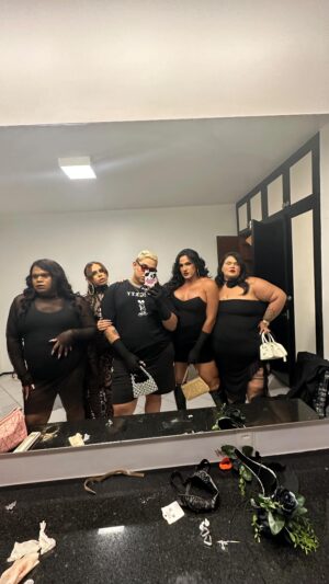 Fuega Instagram - ELAS FORAM E SÃO O MOMENTO ✨✨✨✨✨ 
@thaiscarla @botaa_po @onlyfuego @eupimenta 
@uriasss