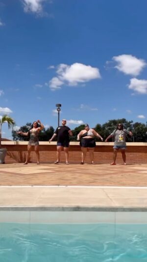 Fuega Instagram - Acordei assim hoje com o #FunkGeneration nas alturas hahahahaha 

@yarley @eupimenta @thaiscarla @anitta