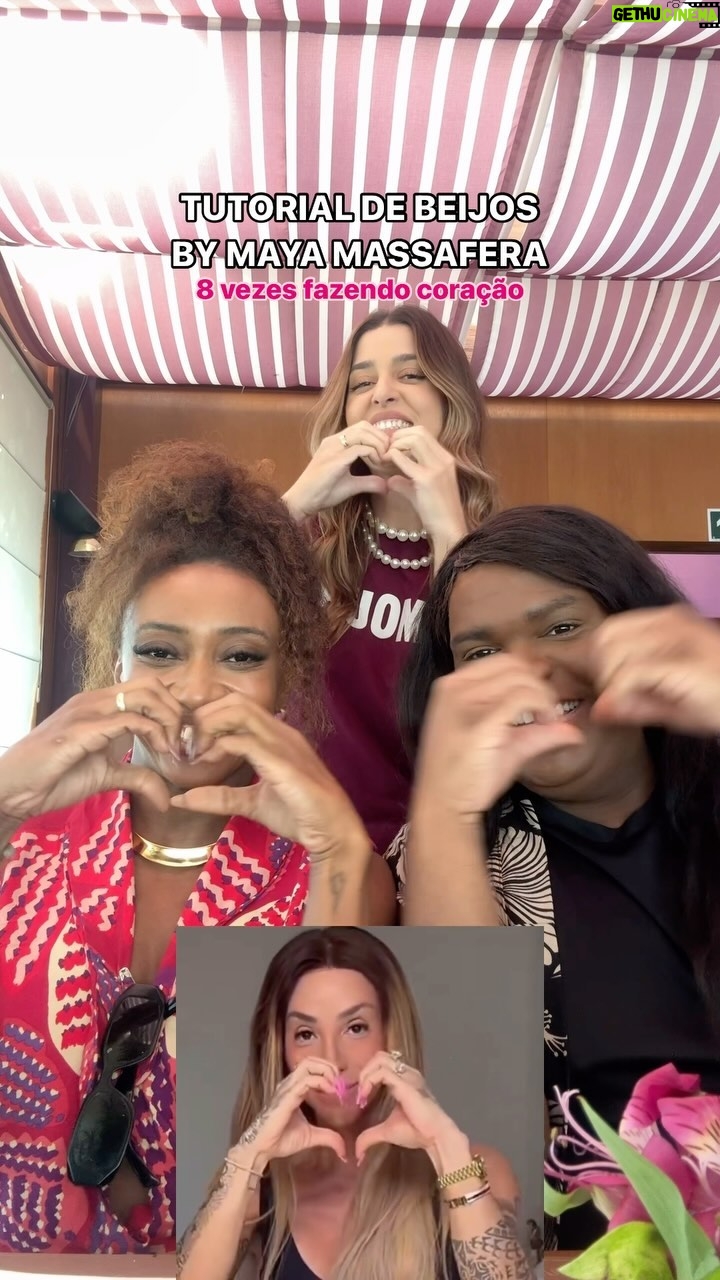Fuega - 9.8K Likes - Tutorial Maya Massafera: 7 beijos com a mão direita/ 6 beijos com as 2 mãos/ 8 vezes fazendo coração/ 1 beijo final com as 2 mãos
#mayamassafera #explorar #explorepage