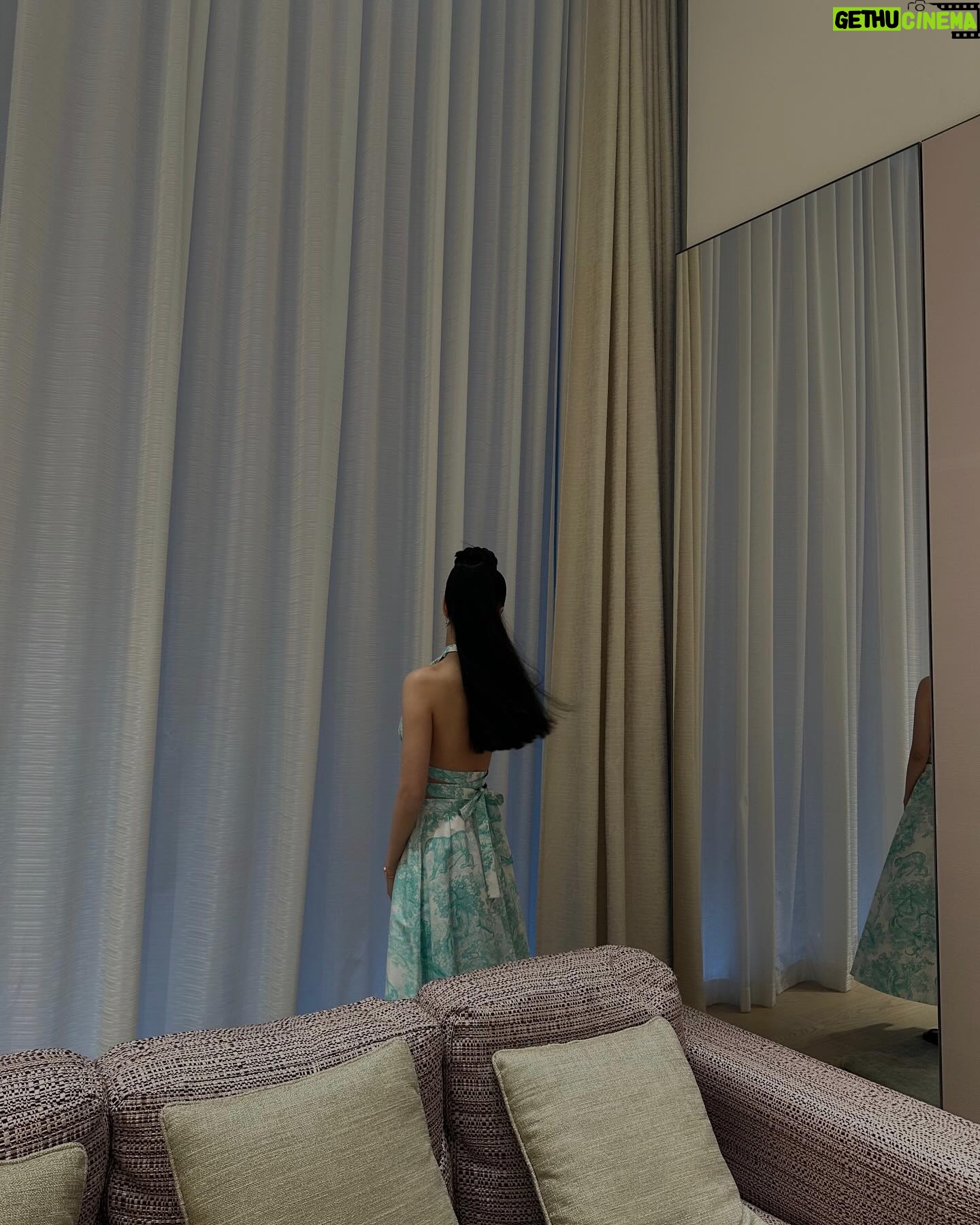 Fujii Karen Instagram - E-girls/Happiness 時代を思い出すロングポニーテール。✨早着替えの時に、髪の毛をロングにするという技 今思うと凄かったなぁ〜笑 どの髪型もたのしくてすき!