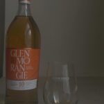 Fujii Karen Instagram - Glenmorangie Father's Day Campaign🌹 "グレンモーレンジィ父の日キャンペーン" @glenmorangie 「グレンモーレンジィ オリジナル」を購入いただいた方の中から抽選で500名様に、グレンモーレンジィのロゴ入りグラスが当選者にプレゼントされるそうです！ここでしか手に入らない特別感のある父の日のギフトにも最適✨ 私も、お酒好きな父に「グレンモーレンジィ オリジナル」のボトルと、 グレンモーレンジィ オリジナルグラスを贈呈したいと思います😌 昔の父とのツーショット📸 懐かしいな〜。 お洒落してもらってお出かけするのが好きでした♪ これはお祭りだったかな？😆 今では、家族で集まると一緒に乾杯できるので お酒好きの父は嬉しそうです🤭 今度一緒に、グレンモーレンジィ飲みたいな🥃✨ #Glenmorangie #グレンモーレンジィ #父の日 #父の日ギフト  #AD #DrinkResponsibly