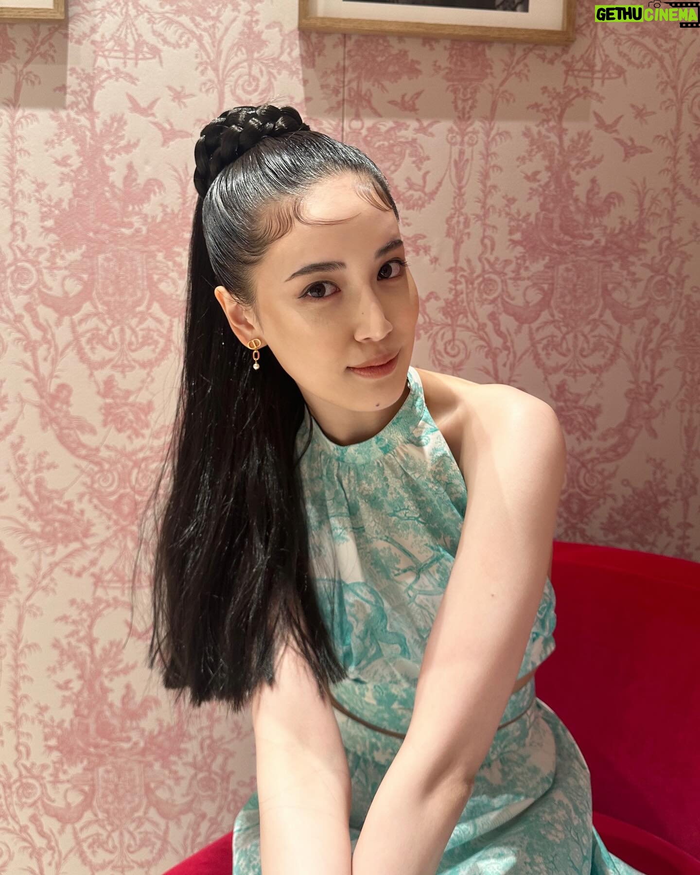 Fujii Karen Instagram - E-girls/Happiness 時代を思い出すロングポニーテール。✨早着替えの時に、髪の毛をロングにするという技 今思うと凄かったなぁ〜笑 どの髪型もたのしくてすき!