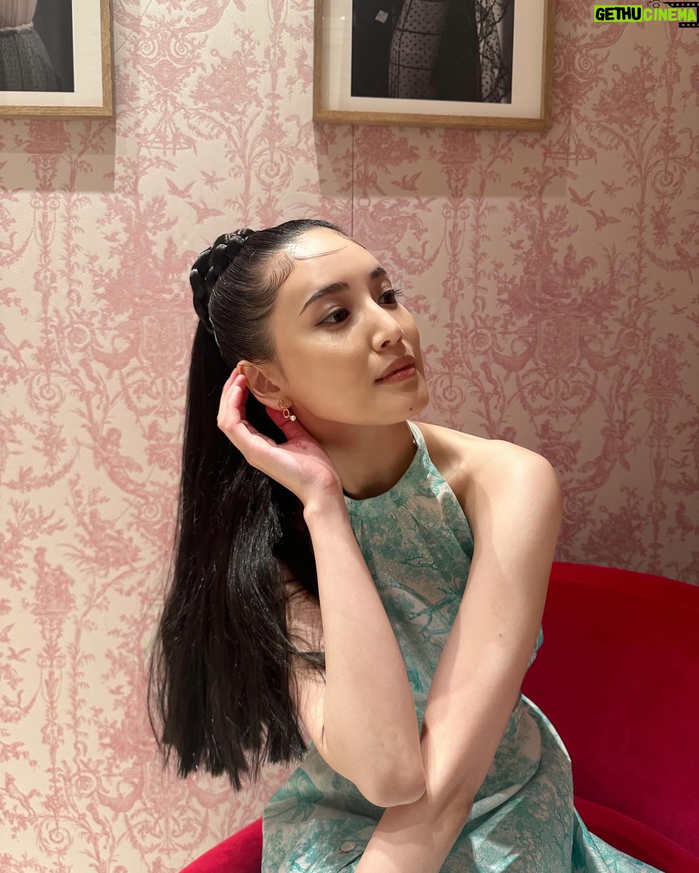 Fujii Karen Instagram - E-girls/Happiness 時代を思い出すロングポニーテール。✨早着替えの時に、髪の毛をロングにするという技 今思うと凄かったなぁ〜笑 どの髪型もたのしくてすき!