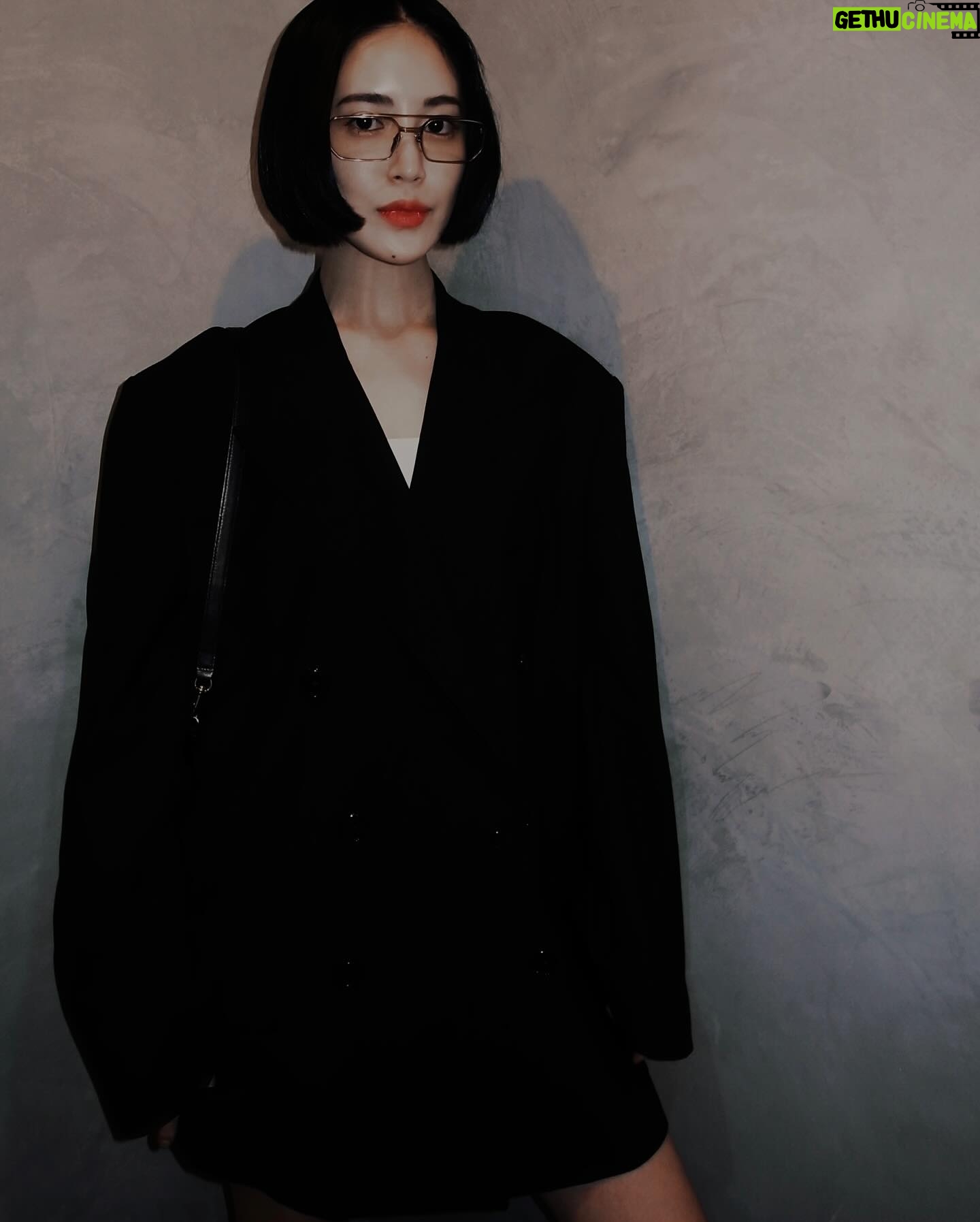 Fujii Karen Instagram - 🖤 暗めbob @whats_your_hair_story @tomoca13