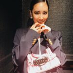 Fujii Karen Instagram - ディースクエアード　ゴシックベルトバック🖤 ファッションを楽しむ遊び心のあるバック コーディネートのポイントとして持ちたくなるデザイン🫶🫶 #DSQUARED2 #ディースクエアード #D2GOTH #PR @dsquared2 @fashionsnapcom hm/ @kyontokio