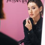 Fujii Karen Instagram - "YSL ラブシャインリップスティック"のローンチイベント「YSL LOVESHINE FACTORY」に行ってきました🖤 今日は私服と自メイクでサンローランビューティーを意識しながら セルフプロデュース🫶💄🌹 #YSLラブシャイン は、デパコスリップを代表するYSL「ルージュ ヴォリュプテ シャイン」が進化した新リップ。 フルーツオイルイン＆“ツヤ再現成分”の配合量が大幅アップしたみたいで、 唇がぷるぷるになります🫶 保湿力が高く潤いが続き、ケア効果もあるのは最高です🫶 つけ心地もよく、薄膜でするすると塗れるから、 毎日大活躍する新定番リップになりそうだな💄🌸☺️ 私のお気に入りカラーは、No.204🤎 ヌーディーな大人っぽい艶感のある色が好み！ 明日からたくさん使おう😗 #YSLLoveshine #YSLラブシャイン #yslmakeup #PR @yslbeauty