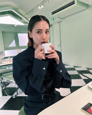 Fujii Karen Instagram - ☕️🖤💡🐥