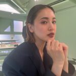 Fujii Karen Instagram - PRADA Beauty🩵 プラダ ビューティ ワークショップに参加してきました！ とても勉強になったなぁ。 プラダ　ビューティーのアイテムを使えば使うほど 美しくなれるんだ！と思わせてくれる成分配合だったり、 fashionから生まれたPRADA独自のカラーのアイシャドウやリップだったり、魅力たっぷりでした。 3月20日(水)にプラダ ビューティが全国発売をして、注目を集めているプラダビューティーのアイテム。リップ バームは男女問わず、ギフトにもおすすめだし私自身も好きなの沢山あった！📝💕 hm/ @kyontokio #PR #pradabeauty #プラダビューティ #prada @pradabeauty @prada