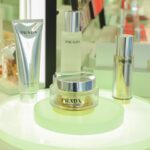Fujii Karen Instagram - PRADA Beauty🩵 プラダ ビューティ ワークショップに参加してきました！ とても勉強になったなぁ。 プラダ　ビューティーのアイテムを使えば使うほど 美しくなれるんだ！と思わせてくれる成分配合だったり、 fashionから生まれたPRADA独自のカラーのアイシャドウやリップだったり、魅力たっぷりでした。 3月20日(水)にプラダ ビューティが全国発売をして、注目を集めているプラダビューティーのアイテム。リップ バームは男女問わず、ギフトにもおすすめだし私自身も好きなの沢山あった！📝💕 hm/ @kyontokio #PR #pradabeauty #プラダビューティ #prada @pradabeauty @prada