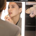 Fujii Karen Instagram - 4/5（金）発売のRMK デューイーメルト リップカラーのローンチイベントに行ってきました💄👄 魅力的なカラーが沢山だったけど、 私は"マイチャイ"という可愛い名前のカラーをセレクトしました。 マイチャイは、大人っぽいベージュトーンでブラウンが少し効いていて、とても肌なじみが良いです💡 このリップの魅力は、重ねれば重ねるほど立体感が出るのと、飲み物を飲んでも色がグラスに付かなくて長持ちしてくれて、ツヤ感もキープしてくれるのが本当に良い。！ 他のカラーも使うの楽しみ☺️👏 @rmkofficial #PR#RMK