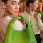 Fujii Karen Instagram - MARC JACOBS PRE-FALL 2024 COLLECTION ランウェイからインスパイアされたシルエットが魅力のシグネチャーバッグ「THE SACK BAG」 マーク ジェイコブス 表参道店では新作FUTURE FLORALに合わせたフラワーギフトを実施。私も素敵なお花をいただきました！🌷 @marcjacobs #marcjacobspartner #marcjacobs #pr hm／ @kyontokio