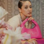 Fujii Karen Instagram - MARC JACOBS PRE-FALL 2024 COLLECTION ランウェイからインスパイアされたシルエットが魅力のシグネチャーバッグ「THE SACK BAG」 マーク ジェイコブス 表参道店では新作FUTURE FLORALに合わせたフラワーギフトを実施。私も素敵なお花をいただきました！🌷 @marcjacobs #marcjacobspartner #marcjacobs #pr hm／ @kyontokio