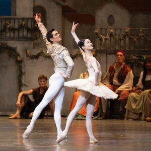 Fumi Kaneko Instagram - Fun moments captured in Don Quixote @royaloperahouse by @foteiniphoto from Saturday performance 🌹
Thank you so much for really heartwarming support in the audience last night🙏❤️ and I had so much amazing energy from this incredible company, every dancers on stage🔥 and as always, truly joyous to dance with @williambracewell 💕
#ballet #thankyou #grateful #joy #dance