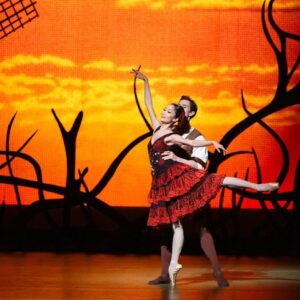 Fumi Kaneko Instagram - Fun moments captured in Don Quixote @royaloperahouse by @foteiniphoto from Saturday performance 🌹
Thank you so much for really heartwarming support in the audience last night🙏❤️ and I had so much amazing energy from this incredible company, every dancers on stage🔥 and as always, truly joyous to dance with @williambracewell 💕
#ballet #thankyou #grateful #joy #dance