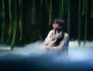 Fumi Kaneko Instagram - Manon by Sir Kenneth MacMillan 
A masterpiece that makes me realise that sometimes body language can speak so much more than my voice. Through the incredible music by Jules Massenet. Trying to intake every details in the rehearsal process 🤍✨ 
Performance on 23, 27 February with @vadimmuntagirovofficial as my Des Griux 🙏✨ 
Thank you @dancersdiary for capturing this from the stage rehearsal a few weeks ago 📸
@royaloperahouse #manon #ballet #live #dance #royaloperahouse #royalballet