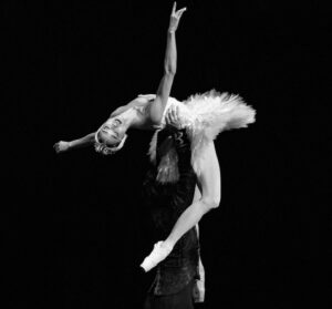 Fumi Kaneko Instagram - Photos from last night Swan Lake @royaloperahouse by @dancersdiary 🦢🌕✨ 

Thank you @williambracewell and our coach Olga Evreinoff for everything to put this together in such a short time ❤️🙏❤️