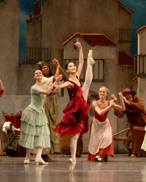Fumi Kaneko Instagram - Fun moments in Don Quixote 💃🏻⚽️🪇 captured by @dancersdiary 🙏🌟 
#ballet #dance #fun #royaloperahouse #london
