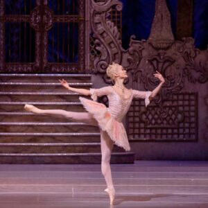 Fumi Kaneko Instagram - One more time Sugarplum fairy dream in the Kingdom of Sweets tonight 🍬🍭🍰 with my prince @williambracewell 👑 
📸 @dancersdiary 
#thekingdomofsweets #nutcracker #sugarplumfairy #christmas #ballet #dance #magic #london #coventgarden
