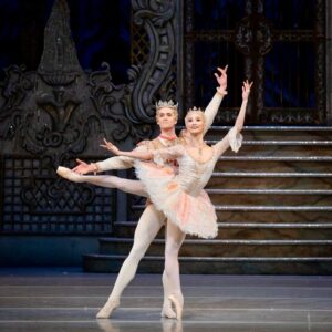 Fumi Kaneko Instagram - One more time Sugarplum fairy dream in the Kingdom of Sweets tonight 🍬🍭🍰 with my prince @williambracewell 👑 
📸 @dancersdiary 
#thekingdomofsweets #nutcracker #sugarplumfairy #christmas #ballet #dance #magic #london #coventgarden