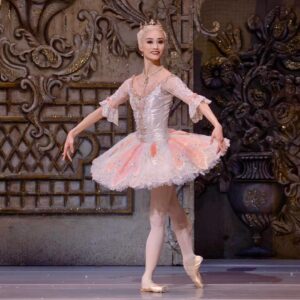 Fumi Kaneko Instagram - One more time Sugarplum fairy dream in the Kingdom of Sweets tonight 🍬🍭🍰 with my prince @williambracewell 👑 
📸 @dancersdiary 
#thekingdomofsweets #nutcracker #sugarplumfairy #christmas #ballet #dance #magic #london #coventgarden